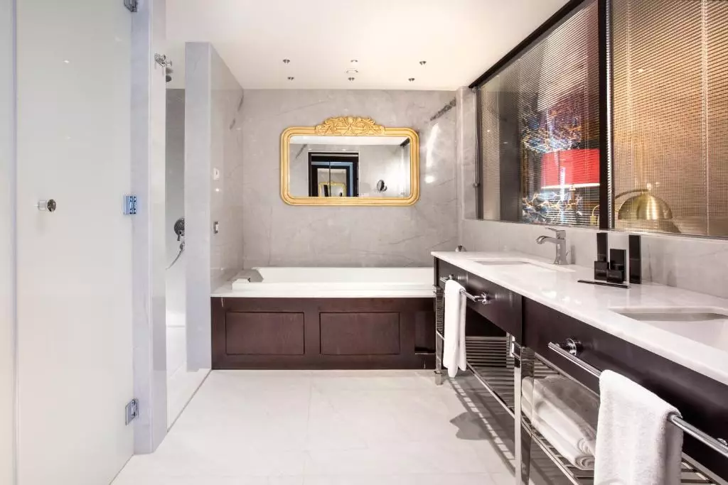 Charisma De Luxe Hotel